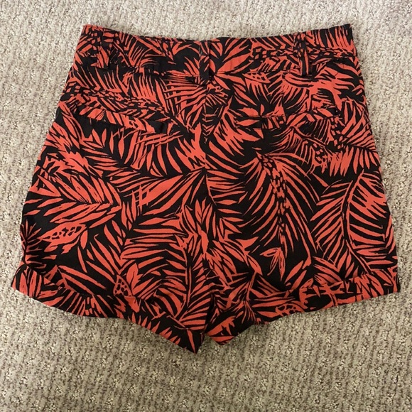 Palm Leaf Print Shorts! - Picture 2 of 3